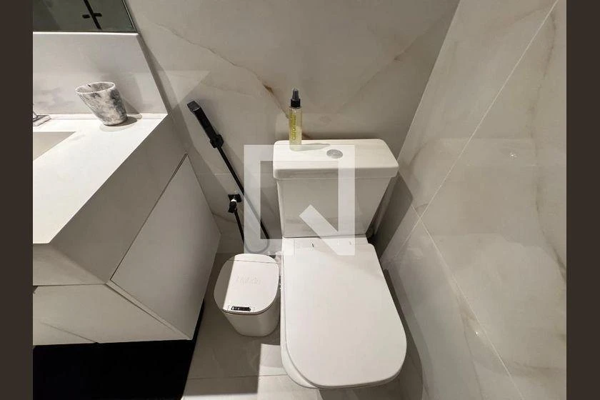 Rental house with 4 suites and 450 m² — photo 29