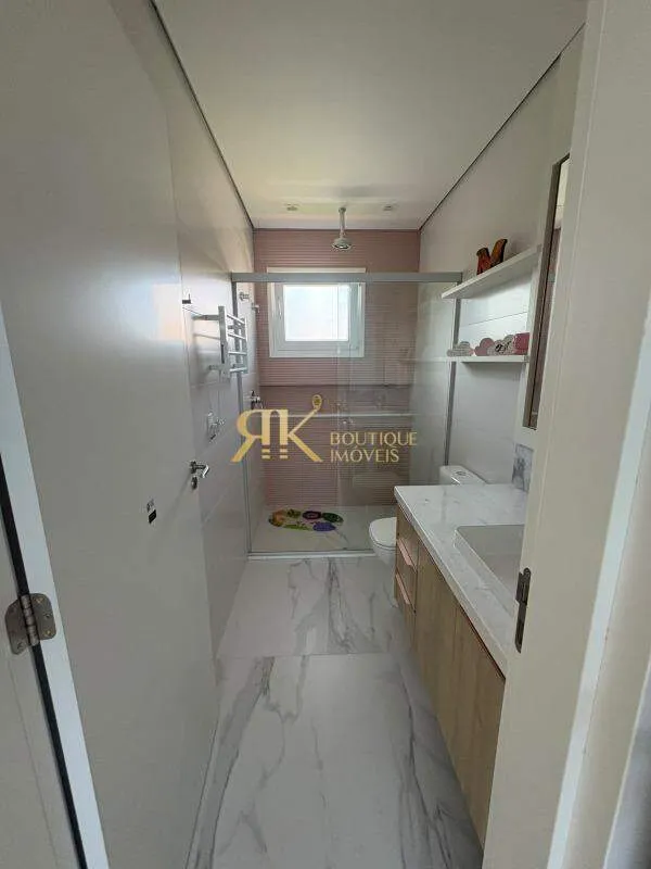 House with 4 en-suite bedrooms and a private pool — photo 7