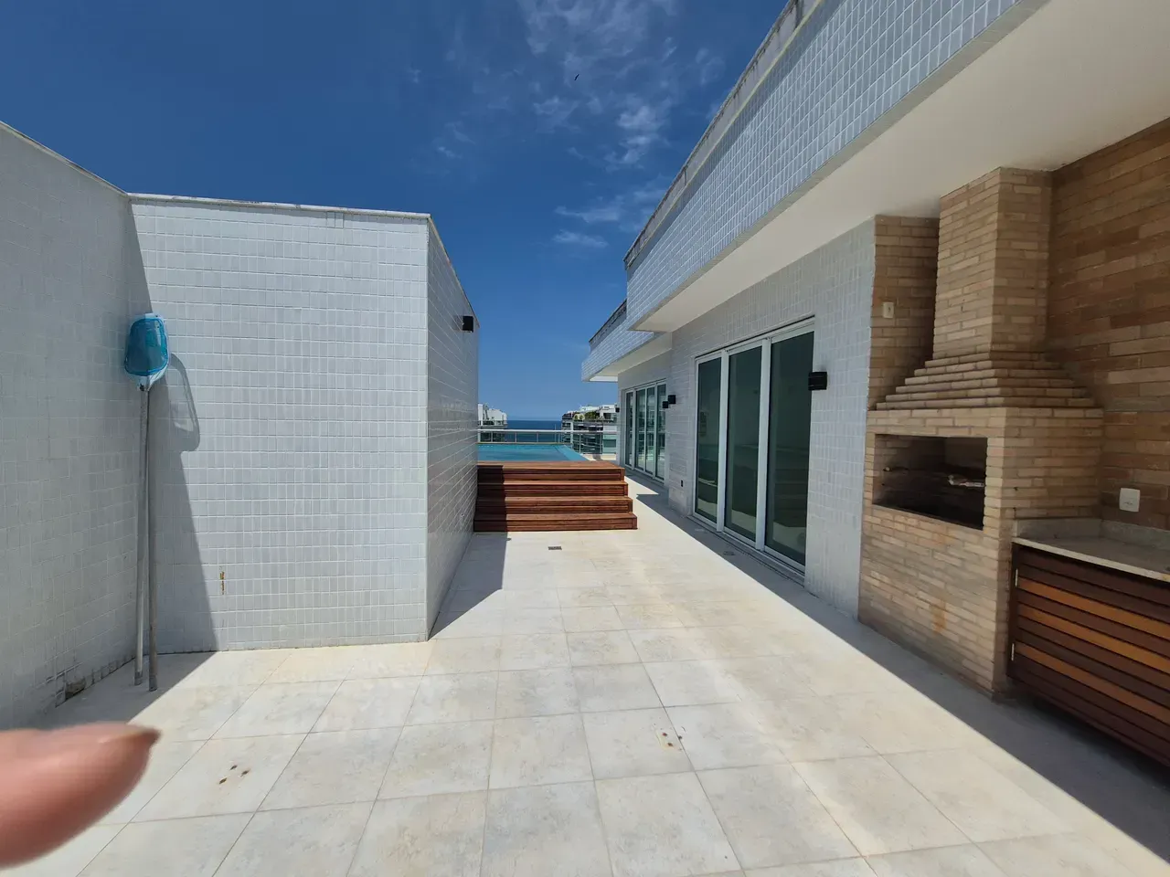 Furnished apartment with 5 bedrooms and shared pool area — photo 22