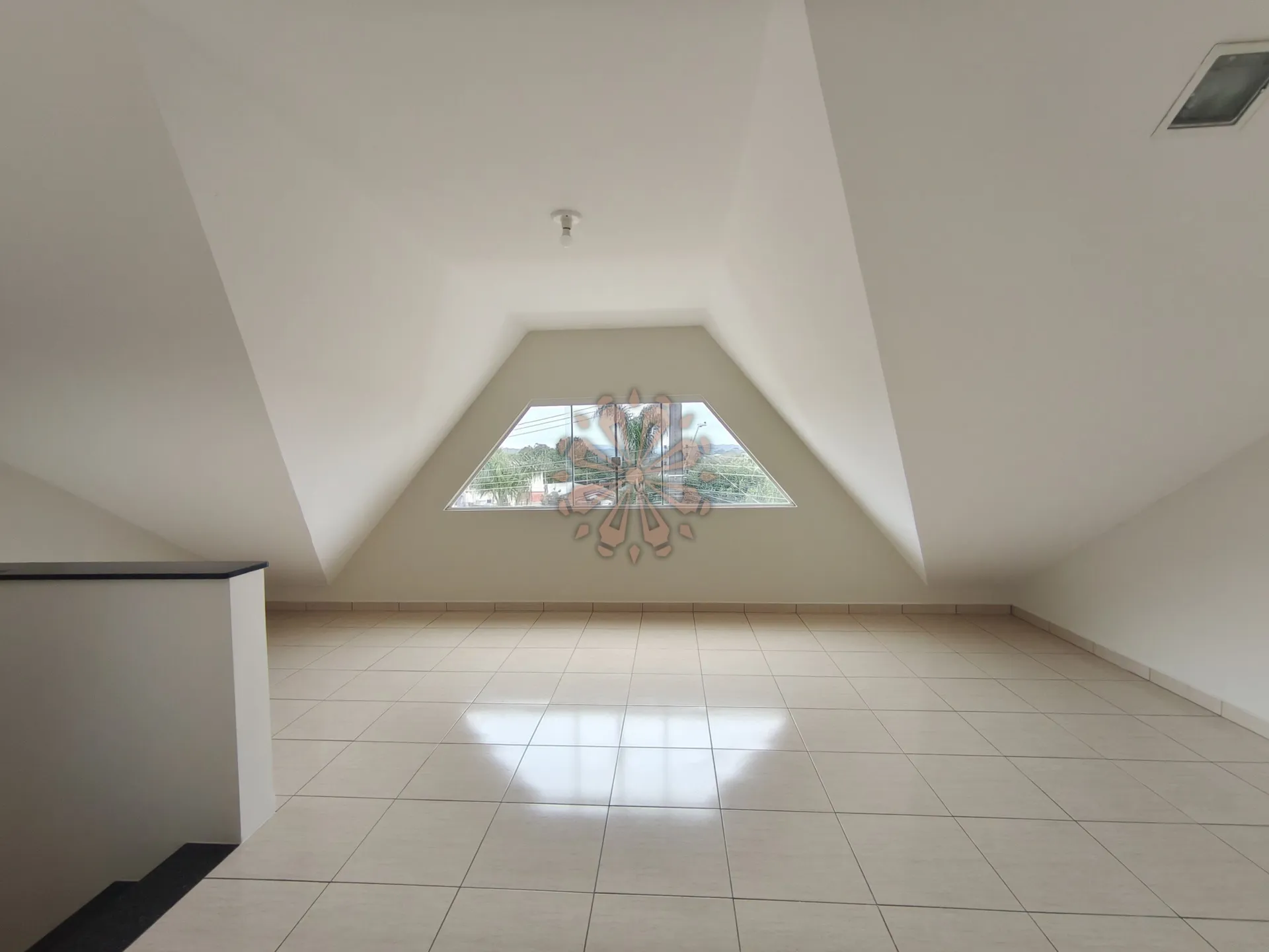 House with 3 bedrooms and 3 bathrooms across 250 m² — photo 26