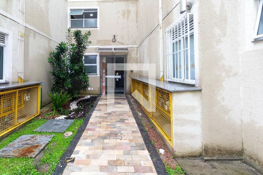 2-bedroom apartment in a building with a gym — photo 32