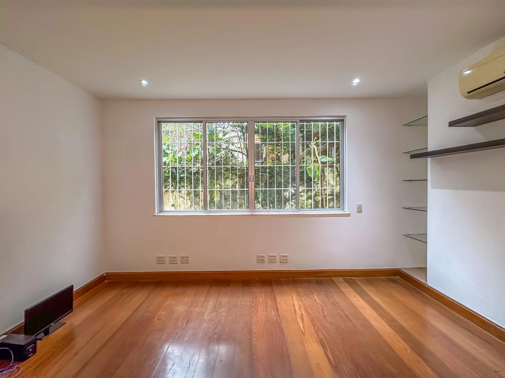 Apartment, 275 m², with a glass-enclosed balcony — photo 29