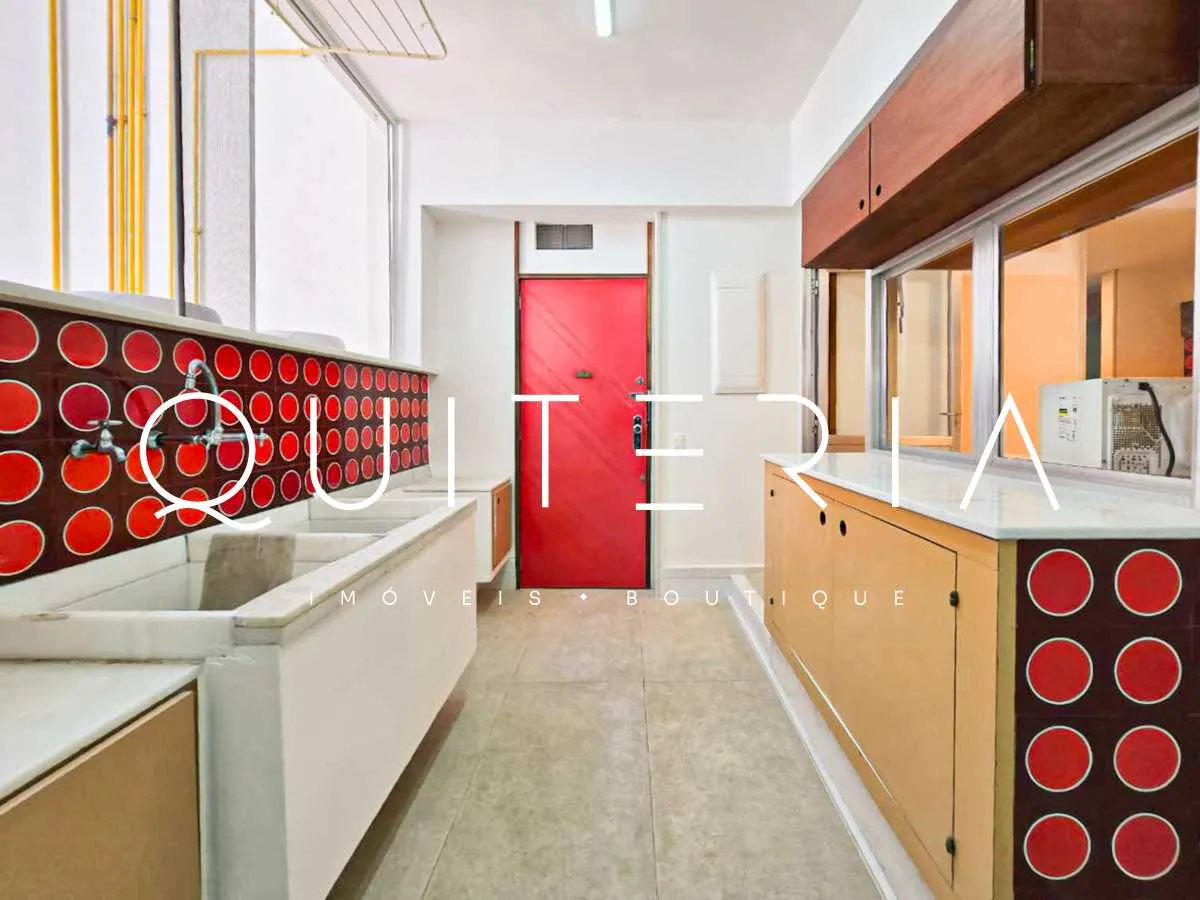4-bedroom apartment with 4 bathrooms across 300 m² — photo 30