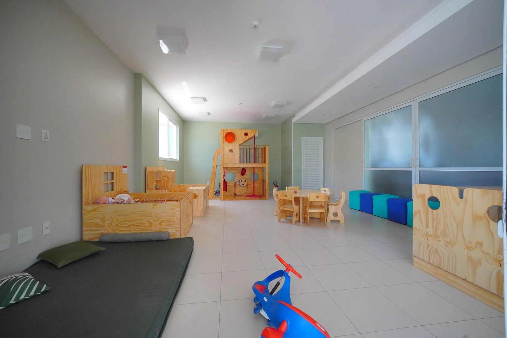 2-bedroom apartment with a private pool — photo 41