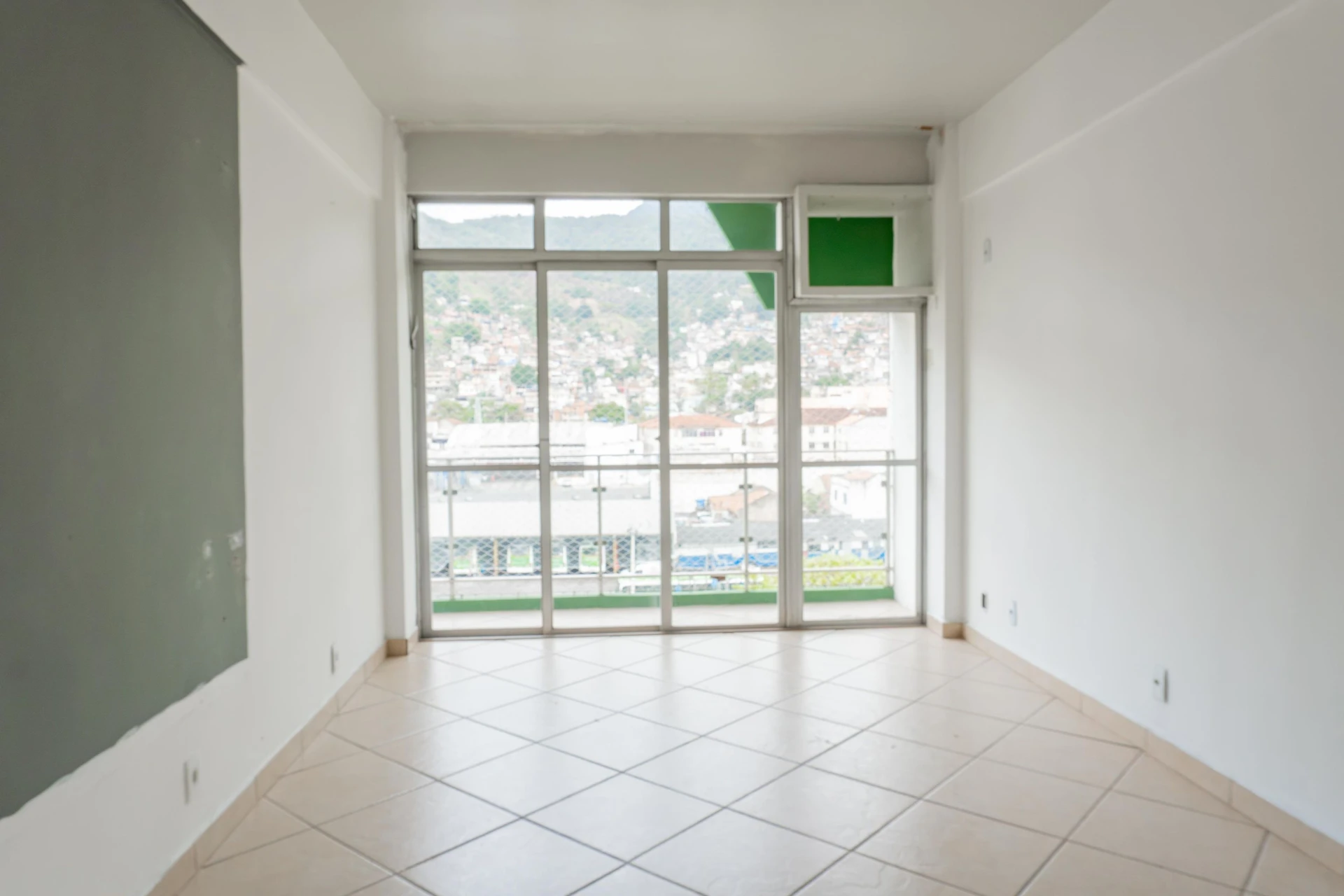 Apartamento sem mobília com 2 quartos e varanda — photo 10