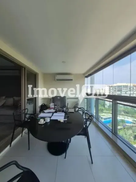 4-bedroom apartment in a building with a tennis court — photo 4