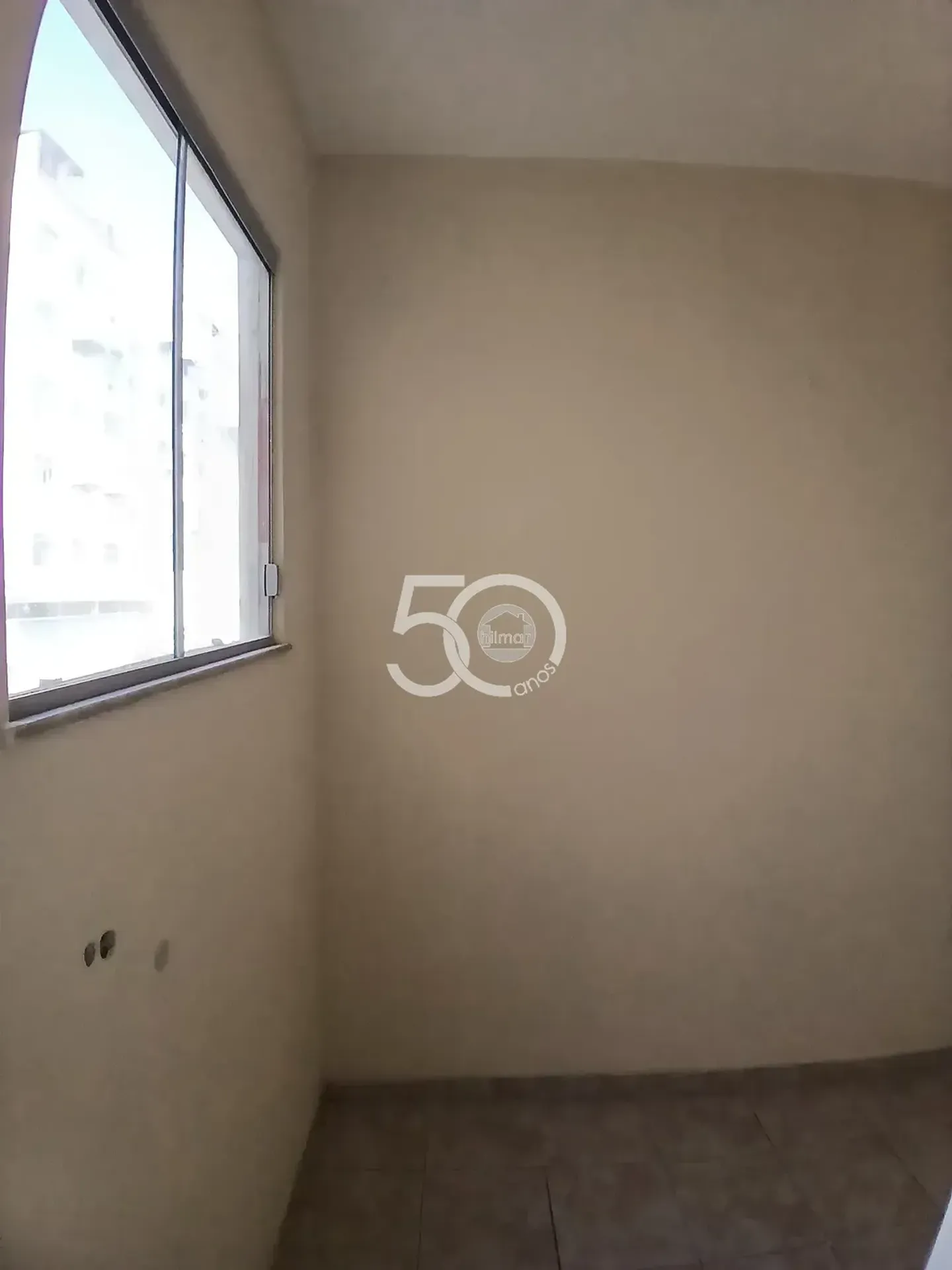 Apartamento de 2 dormitorios con balcón y cocina separada — photo 25