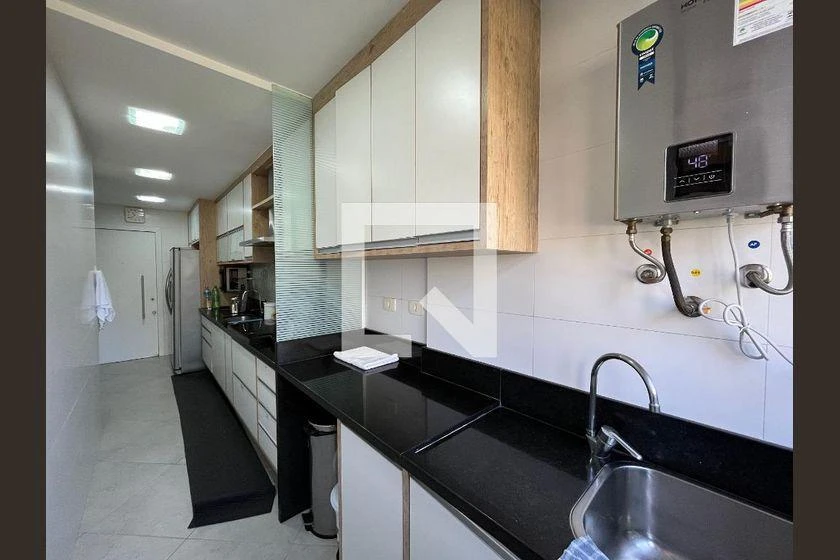 2-bedroom apartment in a building with a gym — photo 7