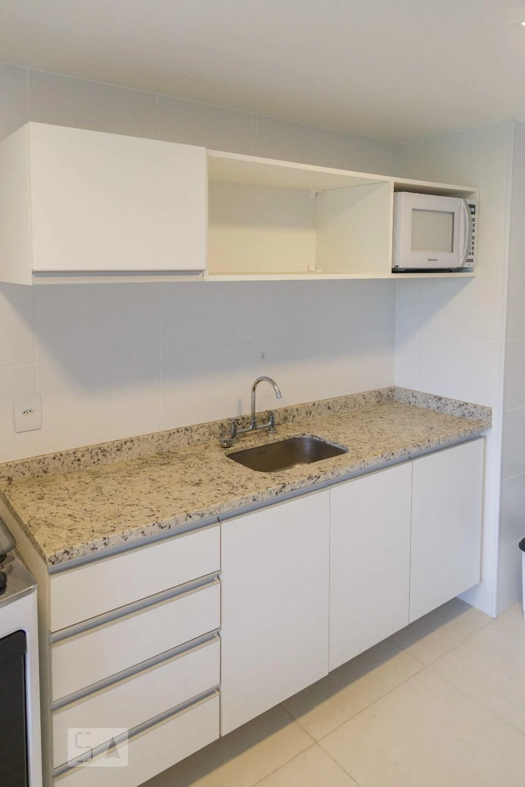 Furnished 2-bedroom apartment with gas open-plan kitchen — photo 15