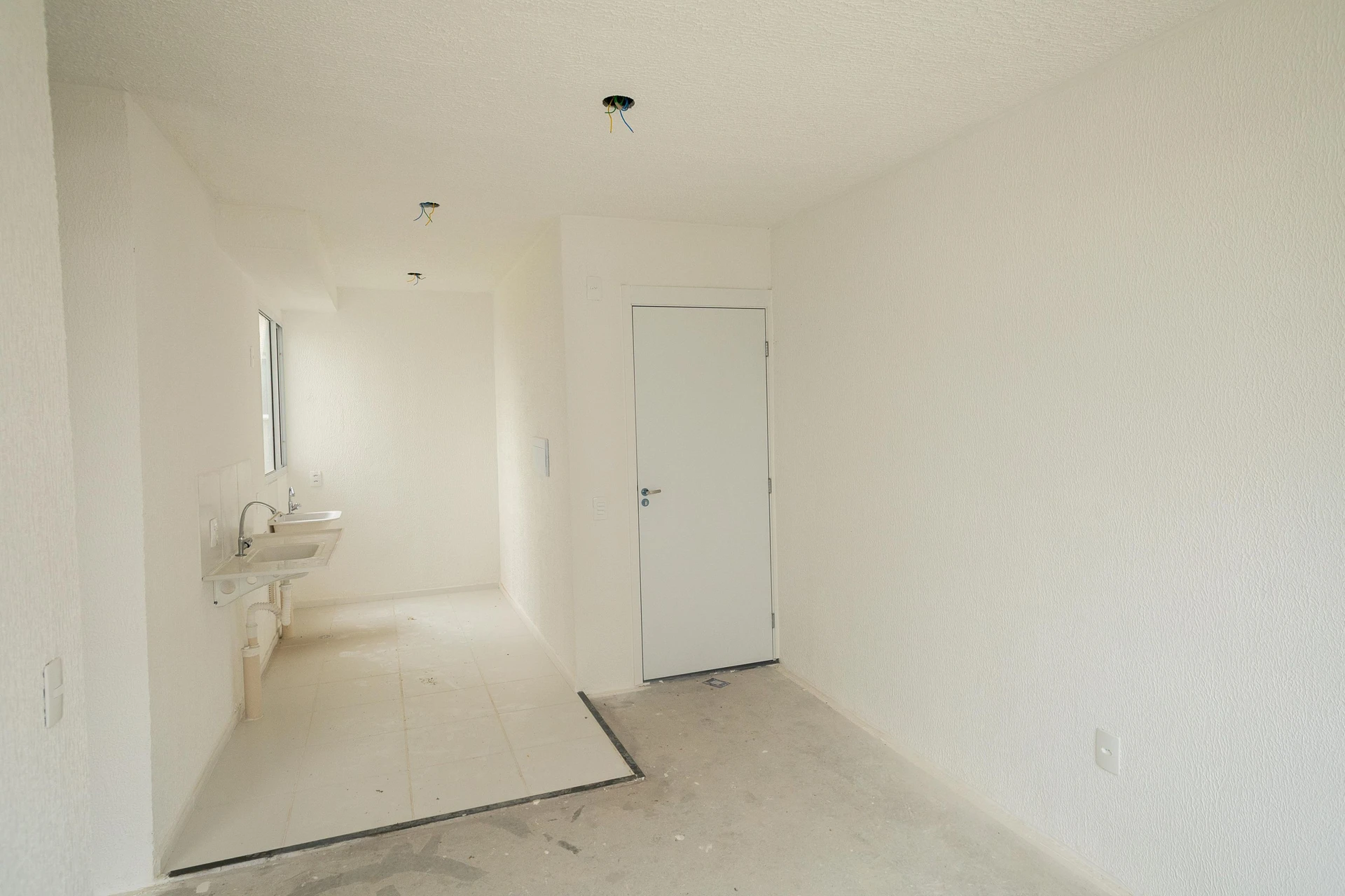 Unfurnished 2-bedroom apartment with a private garden — photo 8
