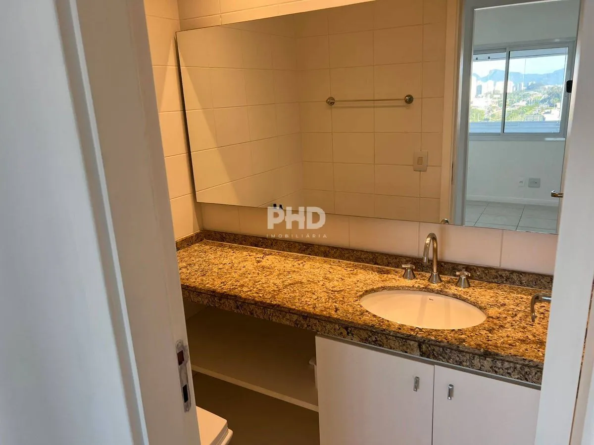 2-bedroom apartment with 1 en-suite bathroom and balcony — photo 15