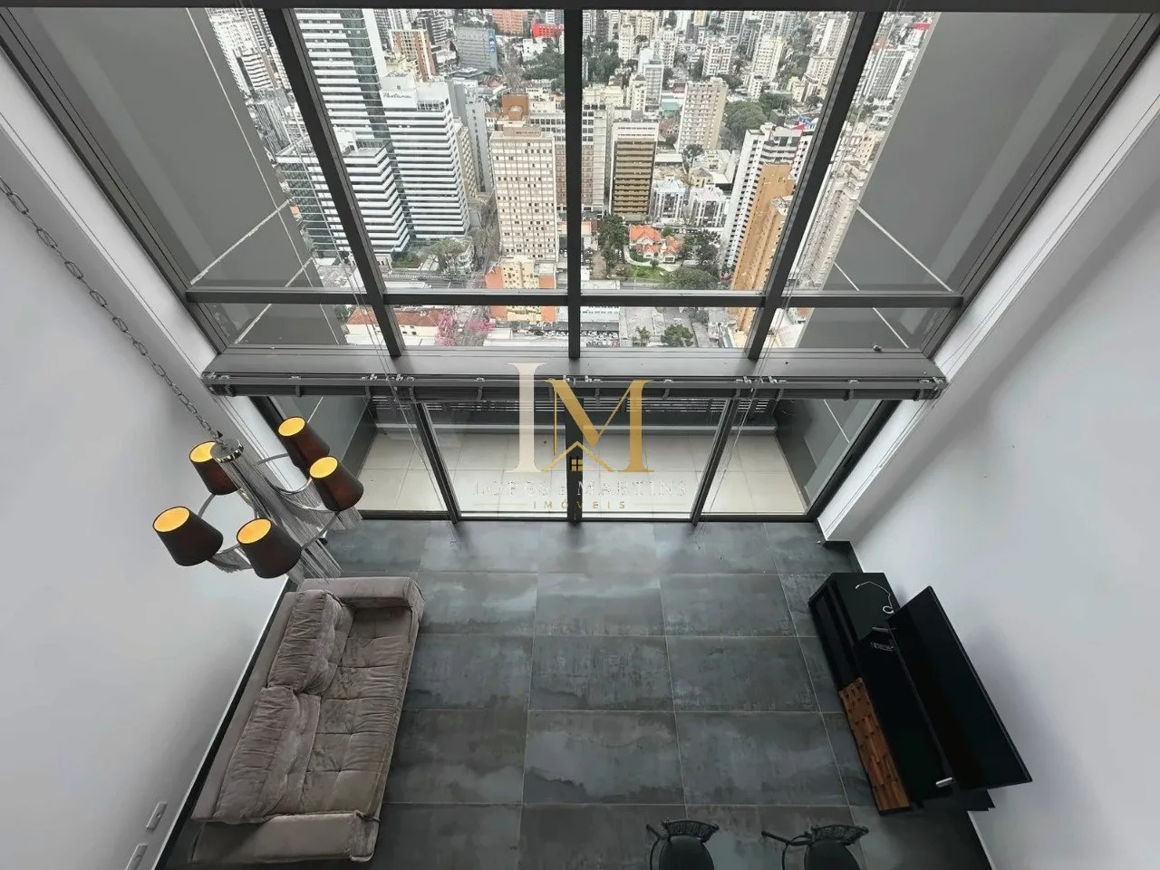 One-bedroom apartment in a building with a gym — photo 18