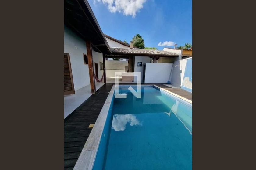 Balcony with a grill in a 3-bedroom house, 760 m² — photo 5