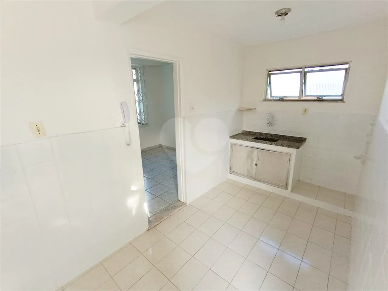 Unfurnished 1-bedroom apartment with a balcony — photo 7