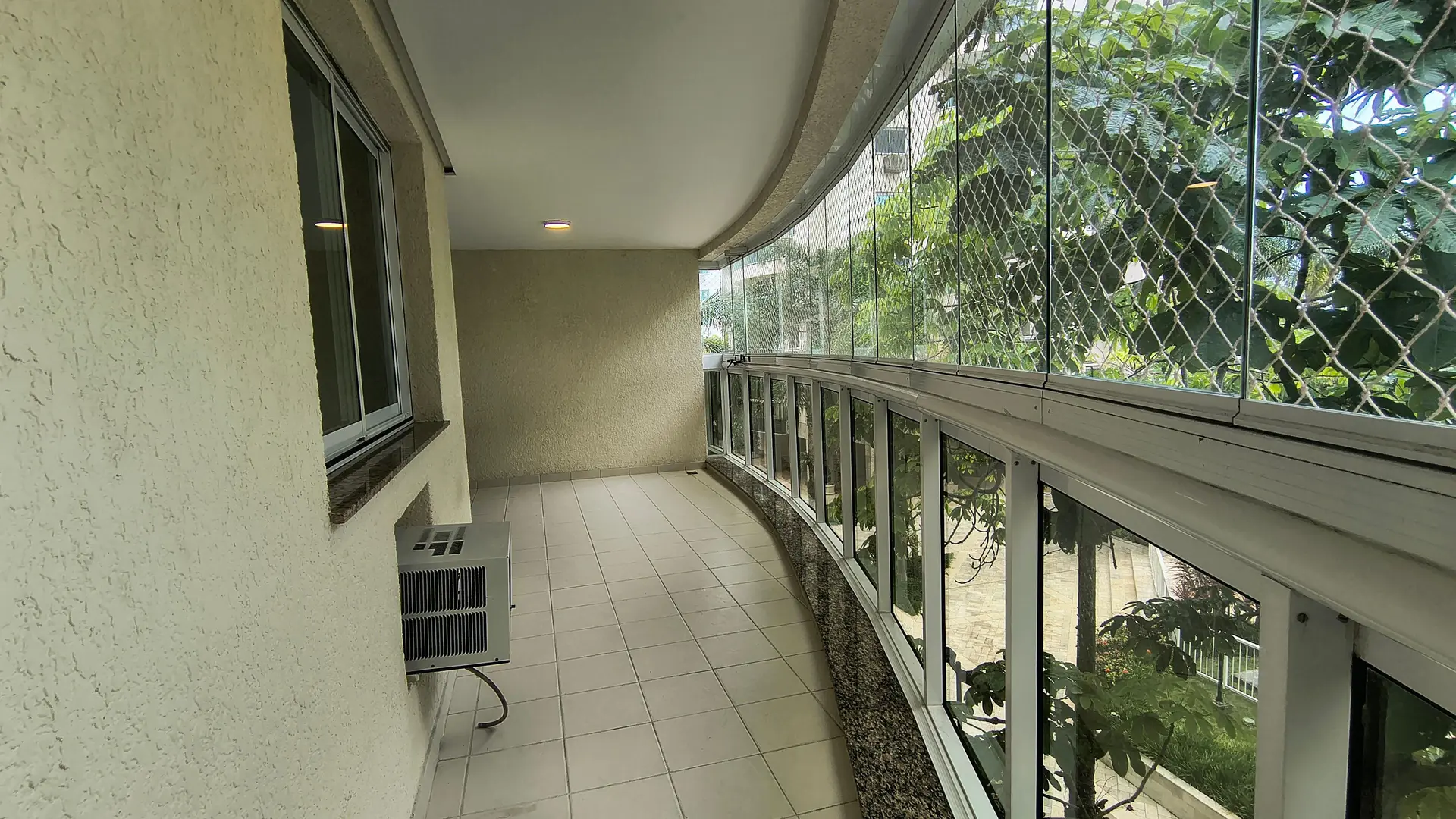 Departamento con balcón cerrado con vidrio en Rio de Janeiro