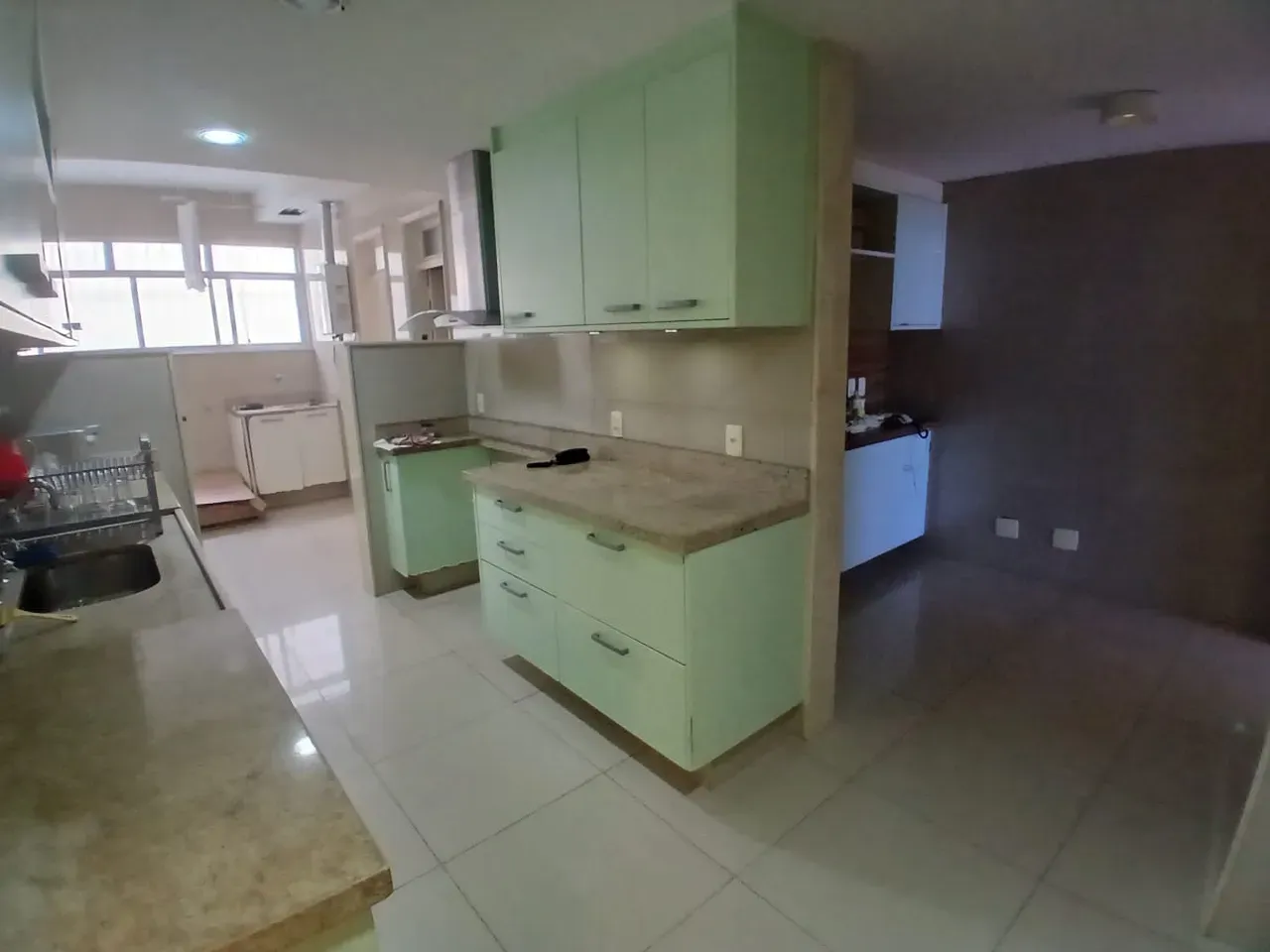 Apartment with balcony, 3 bedrooms and 3 bathrooms — photo 23