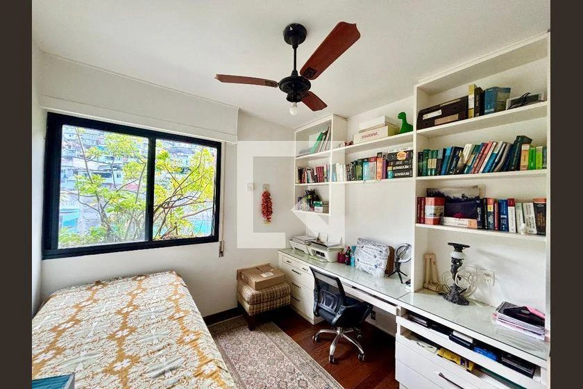 Apartment with 4 bedrooms and an en-suite bathroom — photo 39