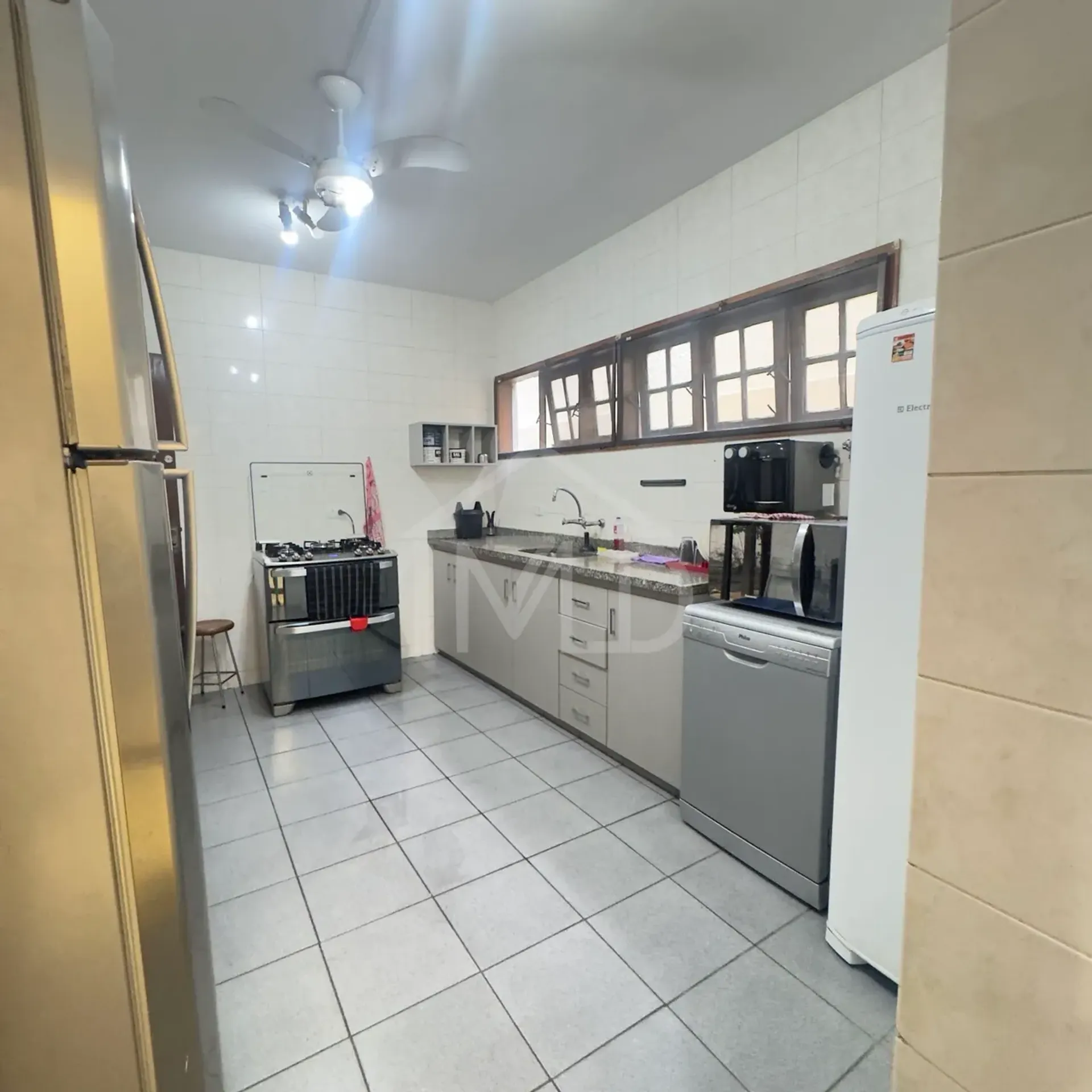 Furnished house, 250 m², with a walk-in closet — photo 40