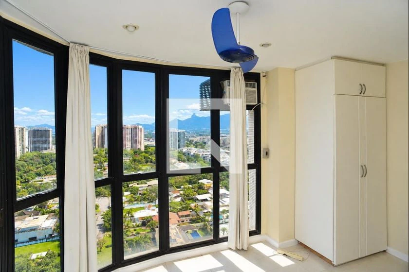 Квартира 200 м² з 3 спальнями та балконом — photo 14