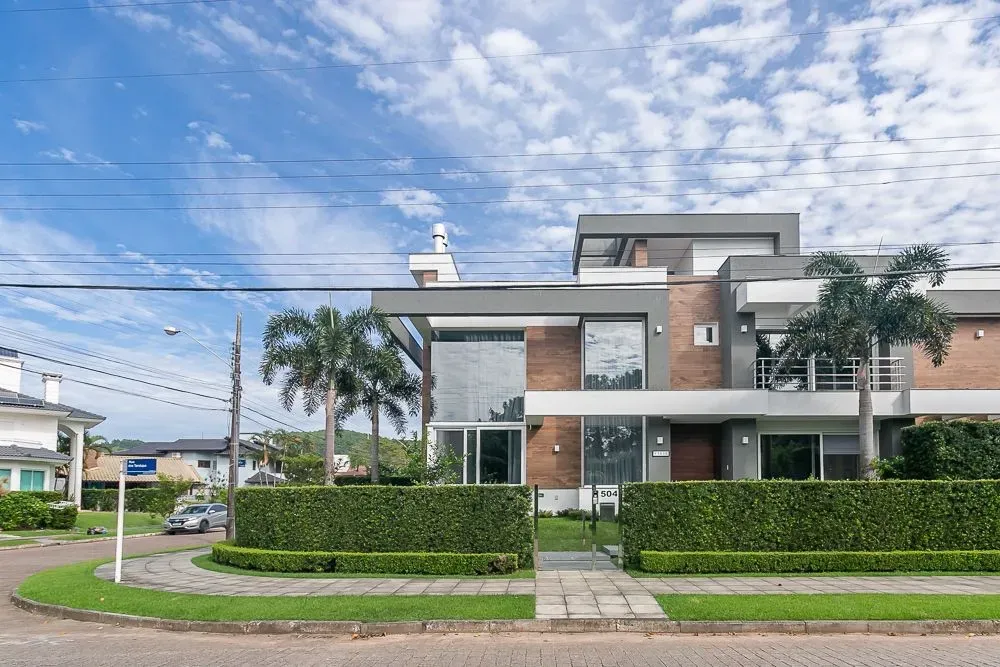 5-bedroom house with 420 m² and 5 bathrooms, integrated kitchen — photo 9