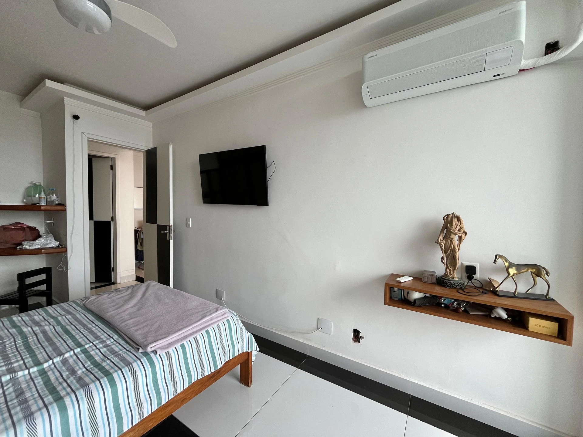Floor-to-ceiling windows in a one-bedroom apartment, 70 m² — photo 8