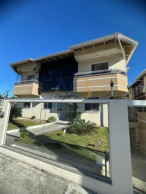 Furnished 2-bedroom apartment with separate kitchen