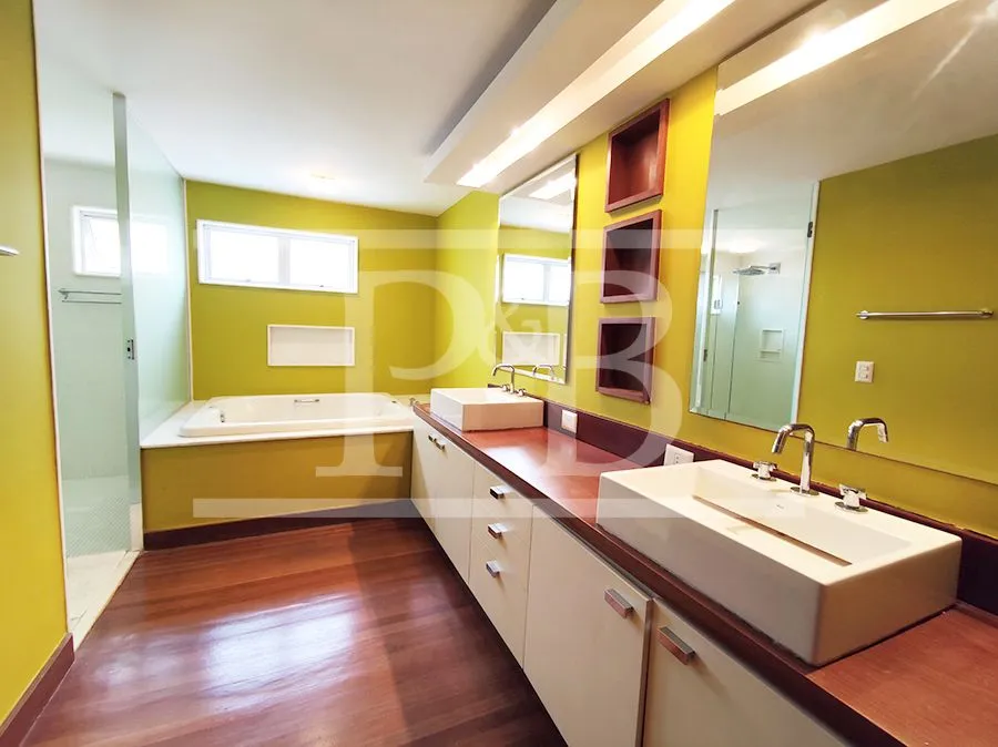 Penthouse with 4 bedrooms and 4 baths, 539 m² — photo 28