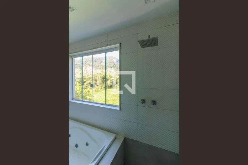 Condominium house with 5 bedrooms and 4 bathrooms — photo 17