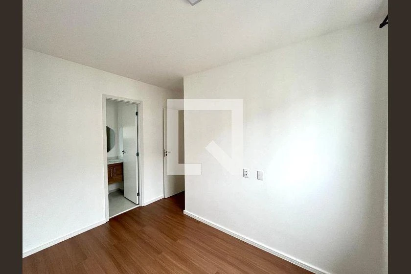 2-bedroom apartment with wood or laminate floors — photo 20