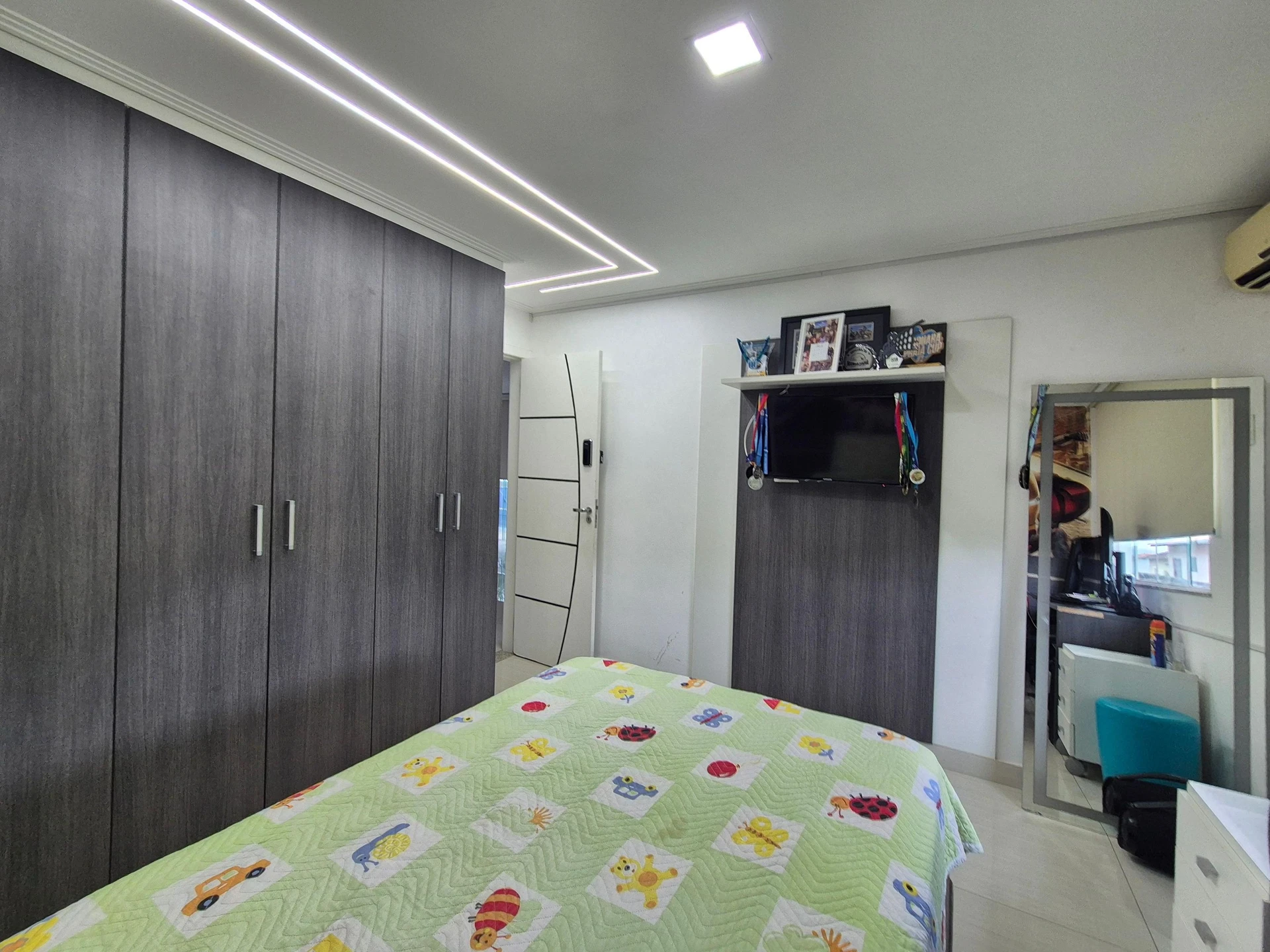 4 quartos e jacuzzi: casa de 318 m² — photo 52