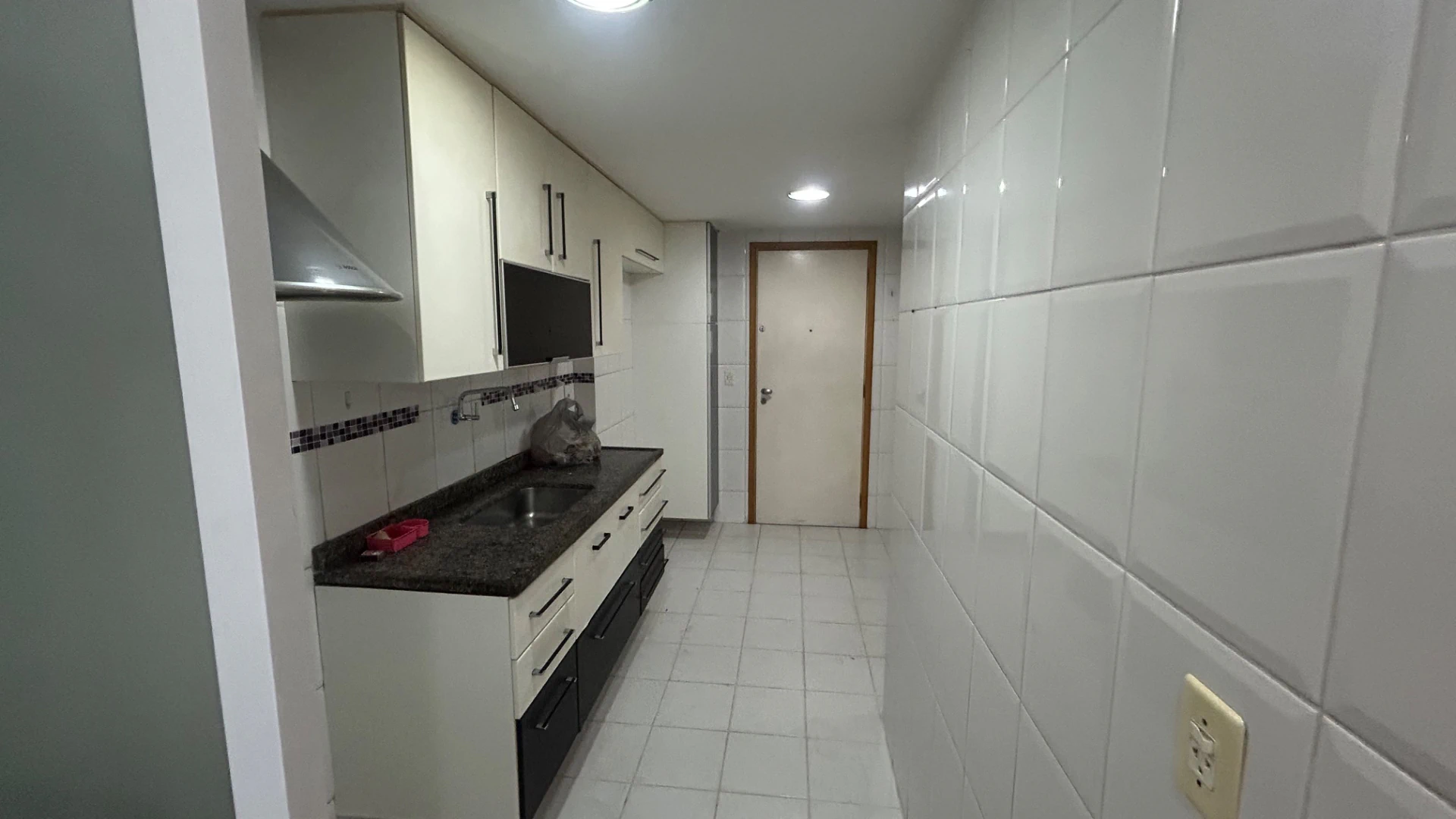 Apartamento de 3 quartos com piso de cerâmica e 2 banheiros — photo 8
