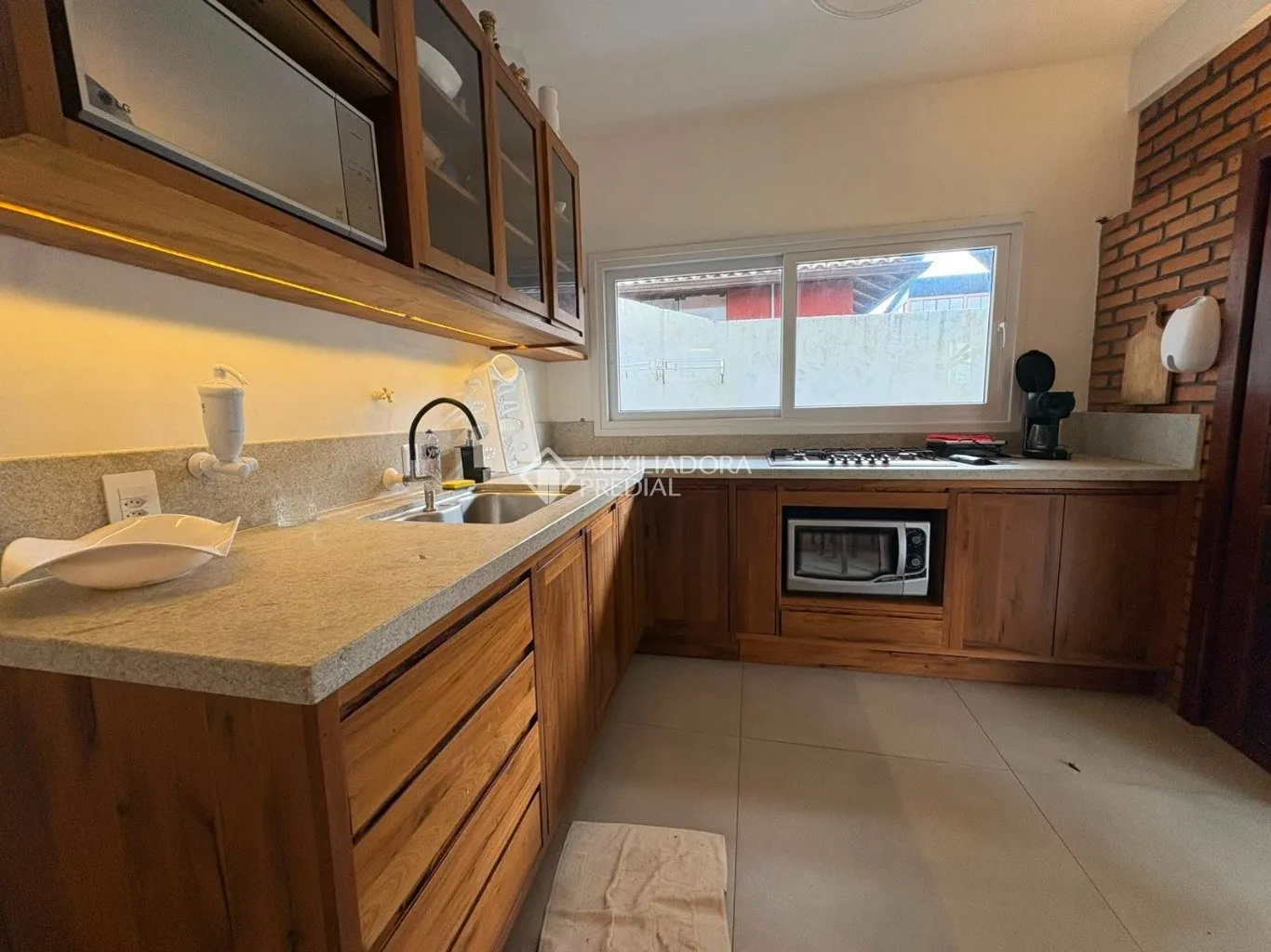 Furnished house with 2 bedrooms and 2 parking spots — photo 4