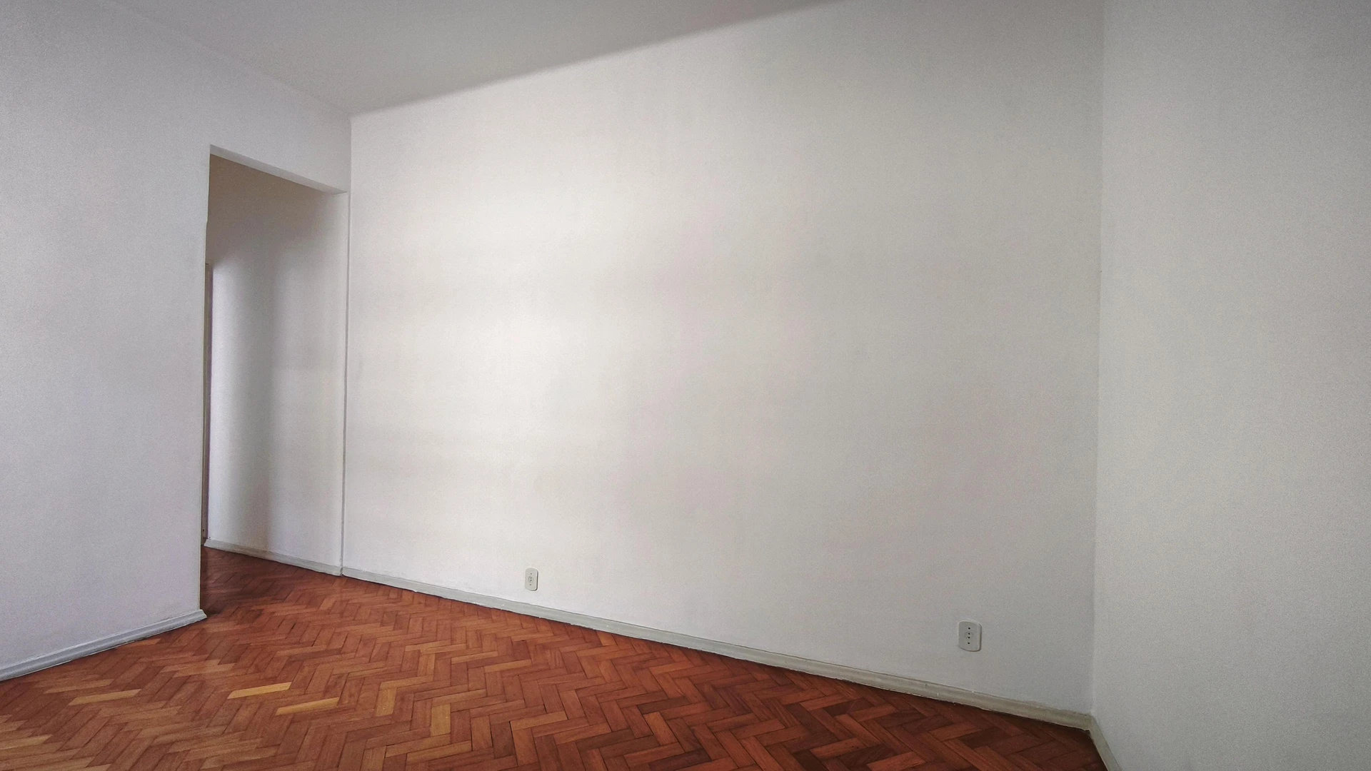 Деревянный пол или ламинат и 1 спальня: квартира 40 м² — photo 8
