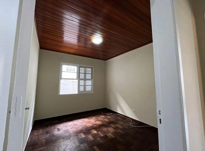House with 3 bedrooms and 480 m² plus 2 parking spots — photo 2