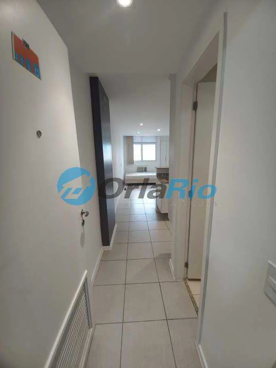 Furnished 1-bedroom apartment with open-plan kitchen — photo 15