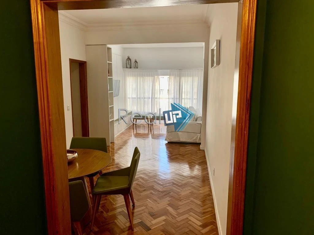 Wood or laminate floors in a 2-bedroom apartment, 80 m² — photo 18