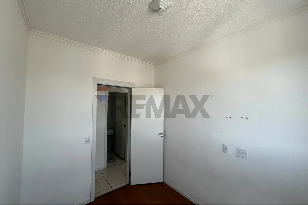 2-bedroom apartment with 1 bathroom and parking — photo 15
