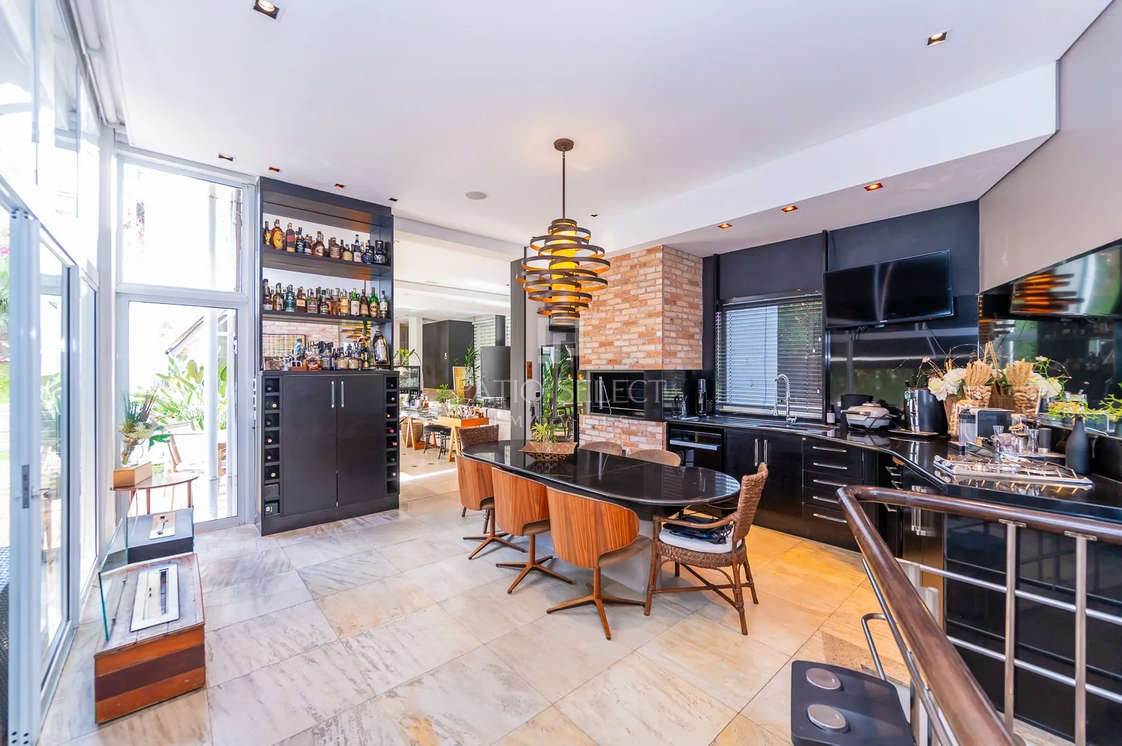 Floor-to-ceiling windows in a 6-bedroom house, 763 m² — photo 31
