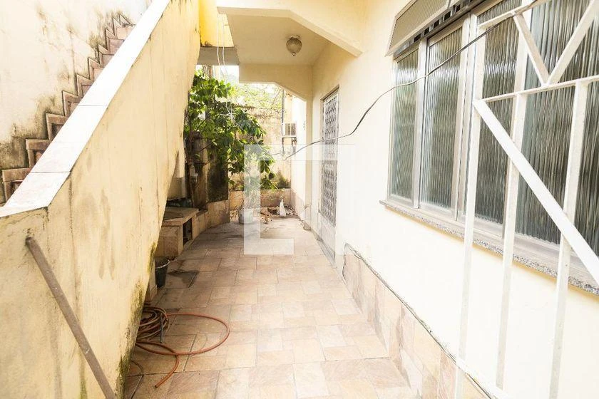 3-bedroom house with private garden and laundry area — photo 32