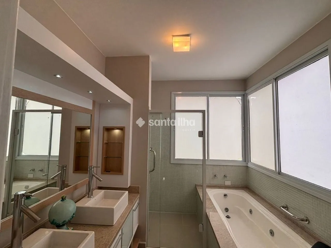 5-bedroom house with a water view — photo 26
