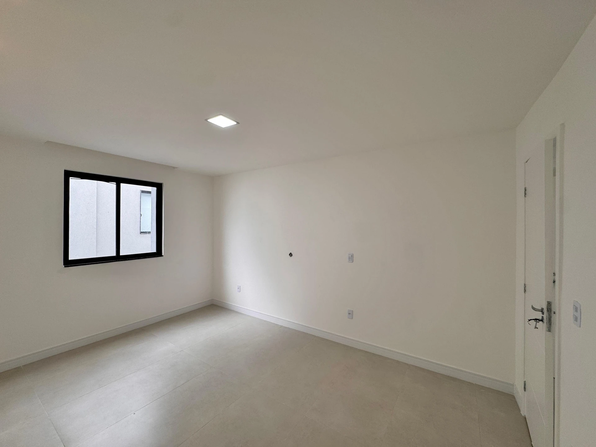 Condo house with 4 en-suite bedrooms and private yard — photo 49