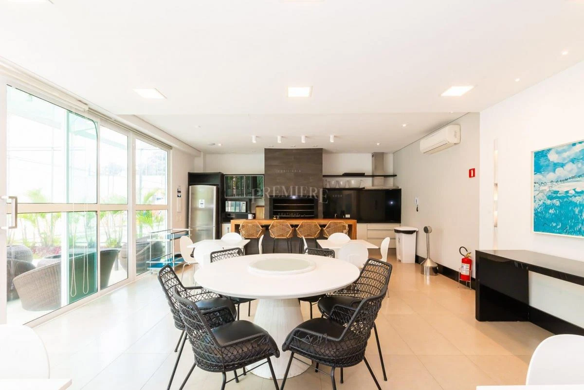 Apartment with 4 bedrooms and 5 baths, with a balcony — photo 38