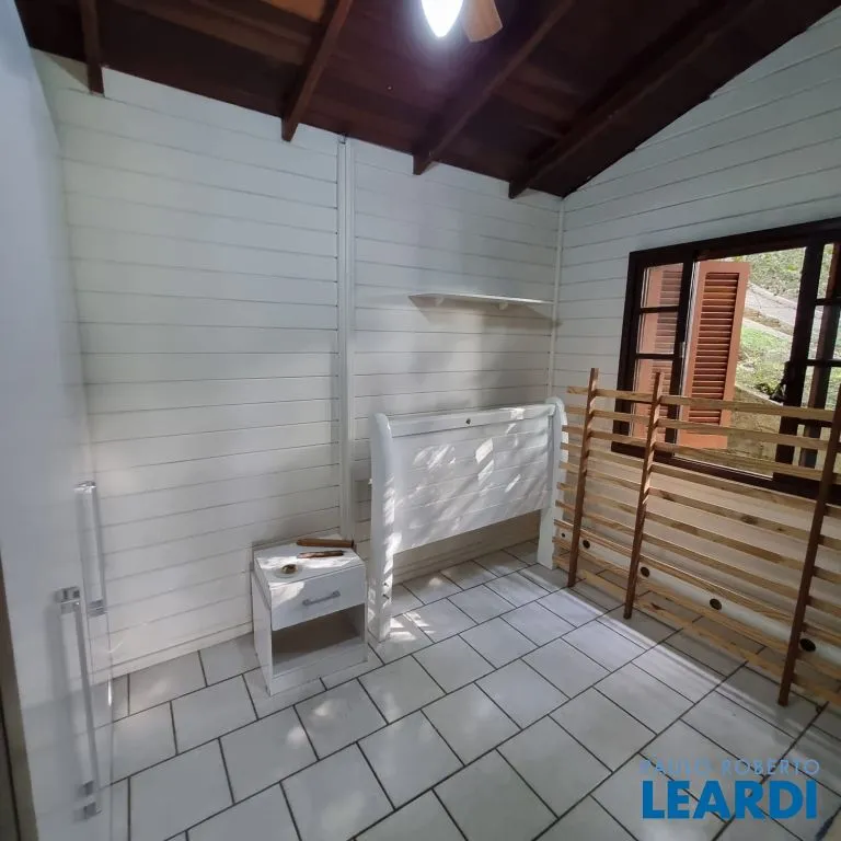 Меблированный дом 1000 м²: 2 спальни, 1 ванна и 2 парковки — photo 8