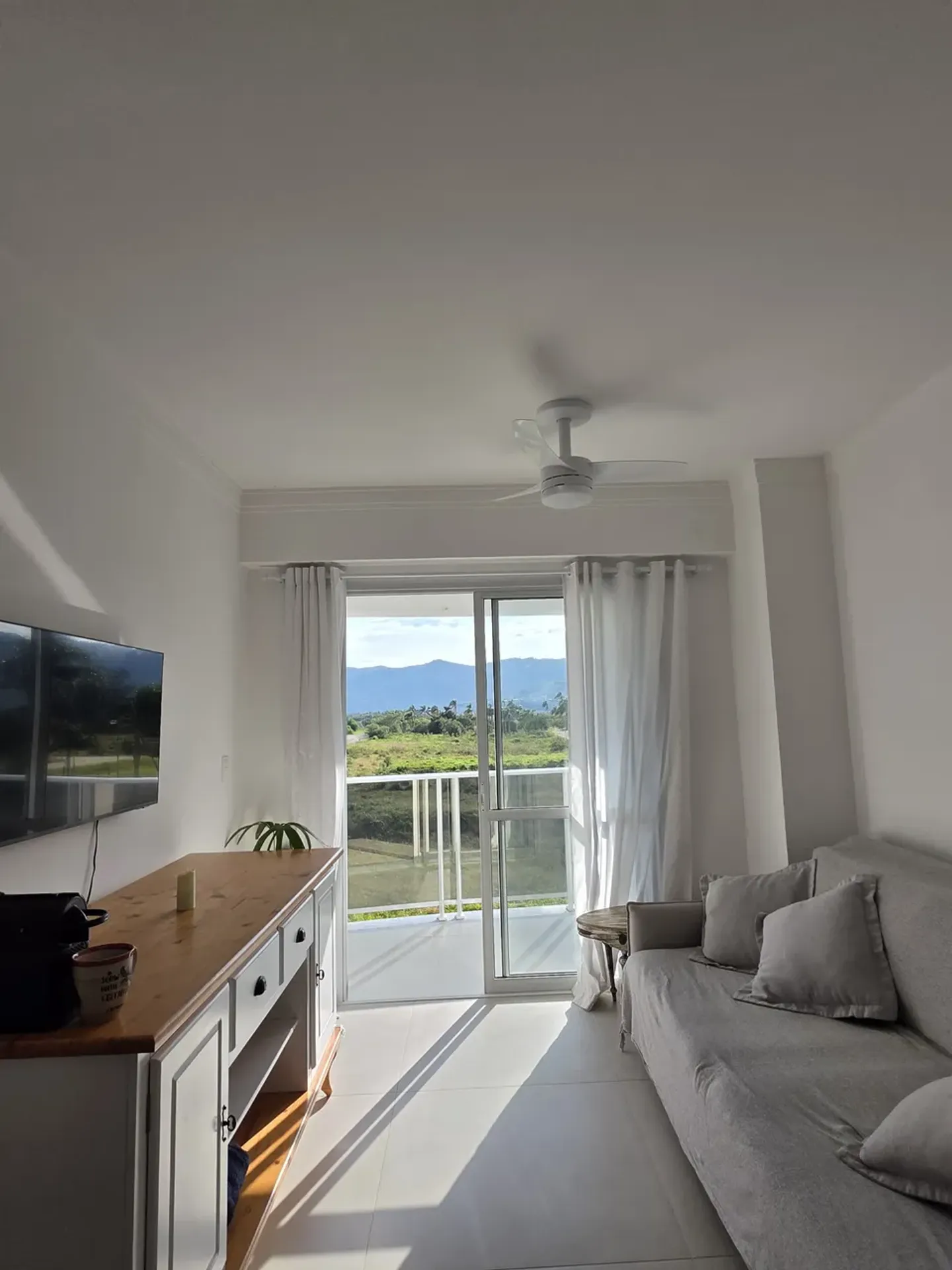 Furnished 2 en-suite apartment with a private balcony