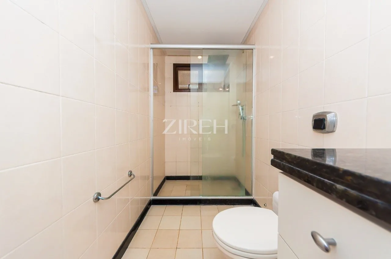 3 en-suite bedrooms in a 174 m² apartment with 2 spots — photo 13