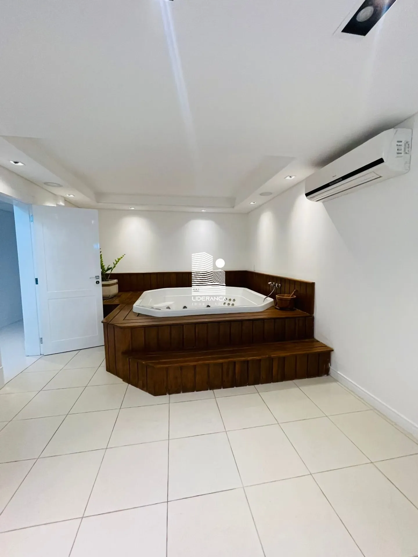Casa mobiliada com 9 dormitórios e jardim privativo — photo 63