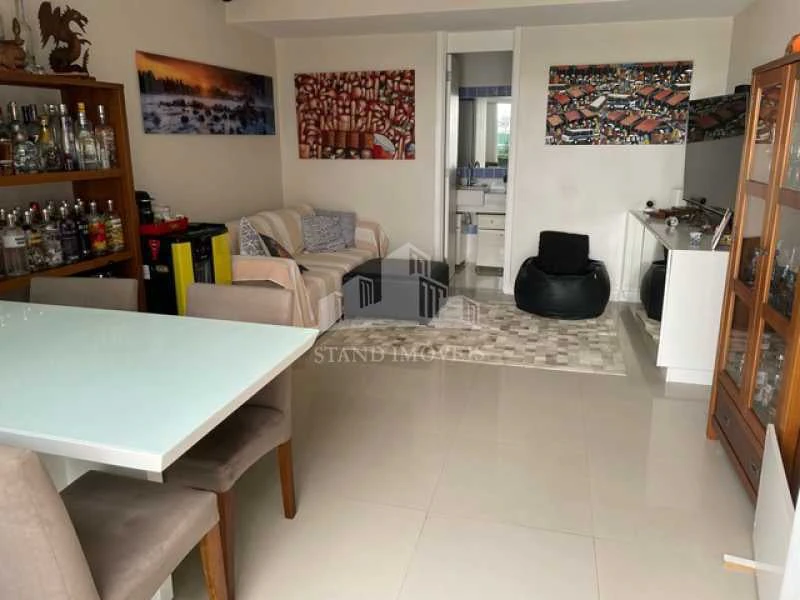 Balcony with a grill in a 2-bedroom apartment, 140 m² — photo 2
