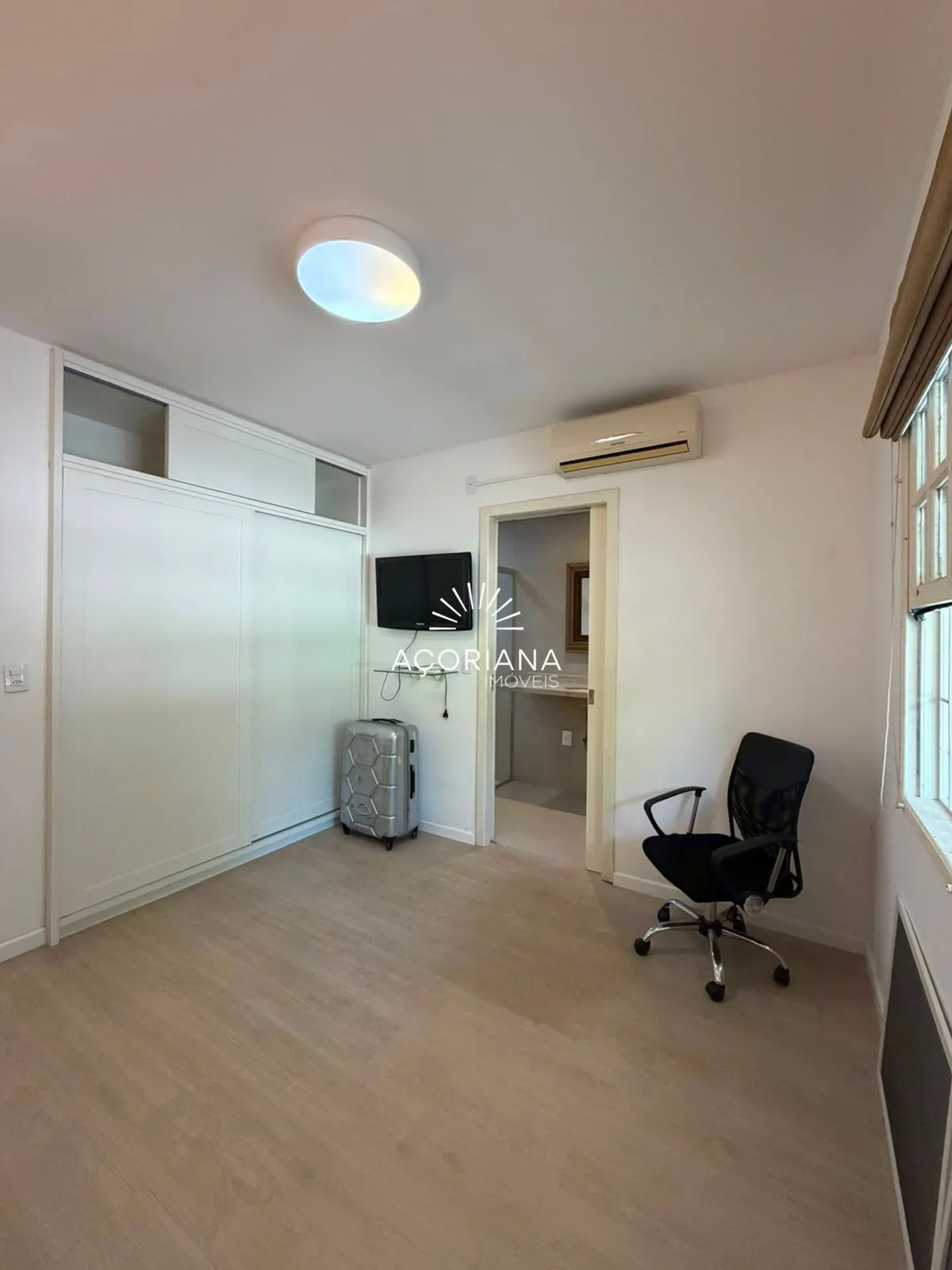 Furnished 600 m² house with 5 bedrooms and an integrated kitchen — photo 20