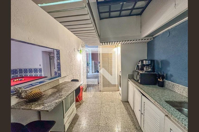 Casa com 4 quartos, jardim privativo e 300 m² — photo 37
