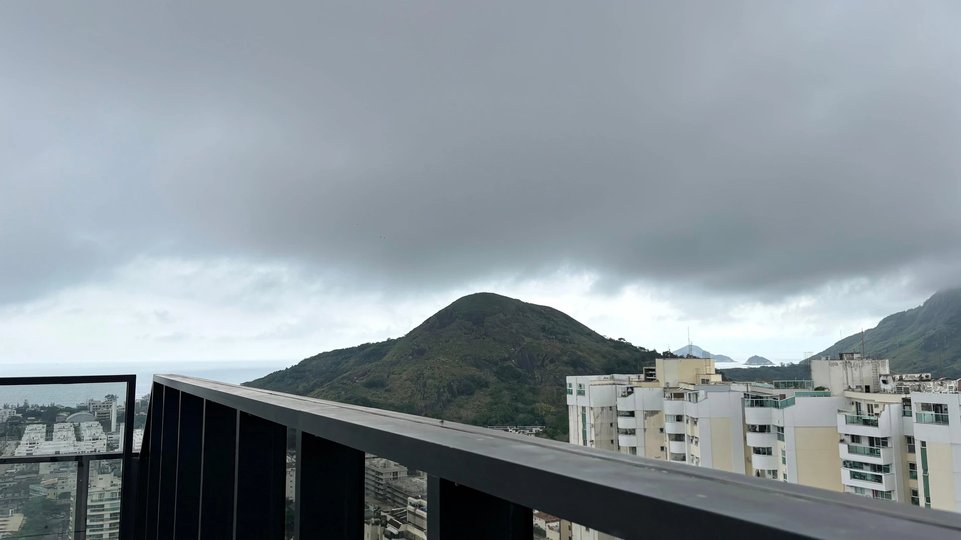 2-bedroom apartment with a mountain view in Rio de Janeiro — photo 9